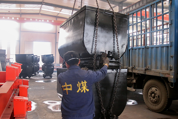 Numbers of Fixed Mine Wagon of China Coal Group Transported to Pucheng County, Shaanxi Province