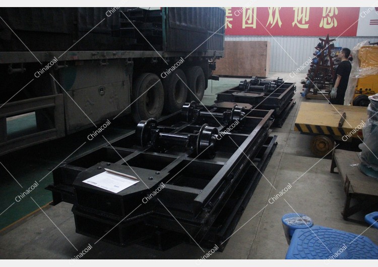 A batch of flat cars and mining cars of China coal group were sent to Guizhou and Shanxi respectively
